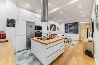 Cuisine ou kitchenette dans l'établissement Appartement lumineux vaugirard a Paris 15 - 4P