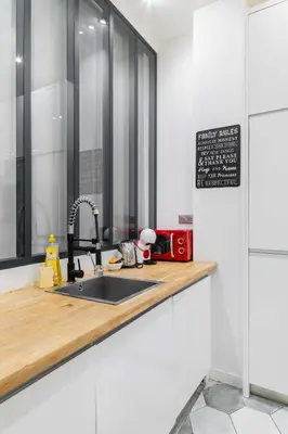 Cuisine ou kitchenette dans l'établissement Appartement lumineux vaugirard a Paris 15 - 4P