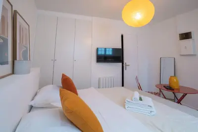 Un ou plusieurs lits dans un hébergement de l'établissement Studio neuf Paris 3eme Metro Etienne Marcel