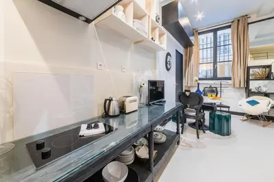 Cuisine ou kitchenette dans l'établissement Studio refait a neuf a montorgueil - Paris 2