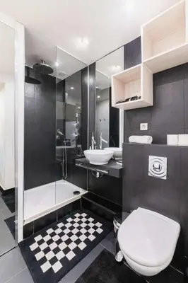 Salle de bains dans l'établissement Studio refait a neuf a montorgueil - Paris 2