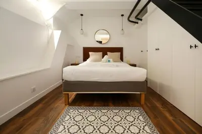 Un ou plusieurs lits dans un hébergement de l'établissement Appartement proche des celebres puces de Paris 4P