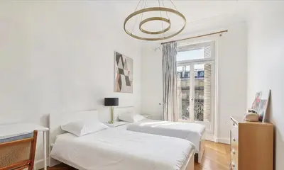 Un ou plusieurs lits dans un hébergement de l'établissement Superbe Appartements Tour Eiffel View Champs de Mars