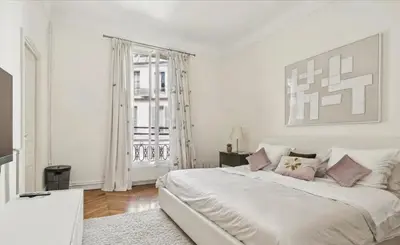 Un ou plusieurs lits dans un hébergement de l'établissement Superbe Appartements Tour Eiffel View Champs de Mars