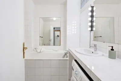 Salle de bains dans l'établissement BnBNova - 1BR - Saint-Germain & Luxembourg