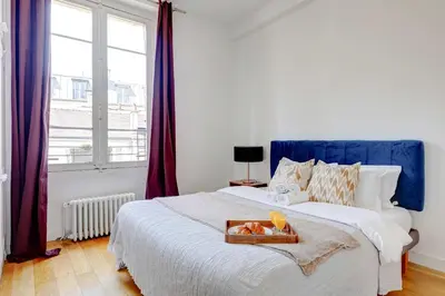 Un ou plusieurs lits dans un hébergement de l'établissement BnBNova - 1BR - Saint-Germain & Luxembourg