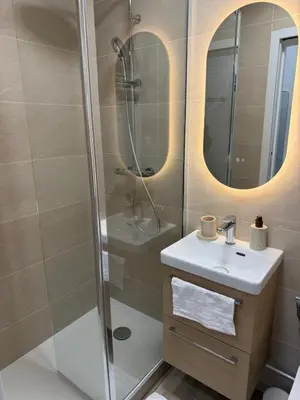 Salle de bains dans l'établissement Superbe 2 pièces design refait à neuf 4 couchages