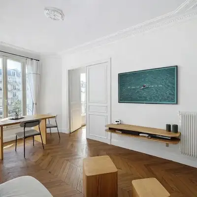 Dreamy floor View of Square Trousseau