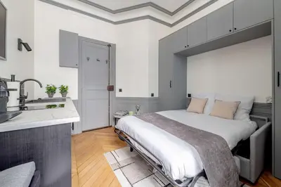 Un ou plusieurs lits dans un hébergement de l'établissement Cozy Nest Le Bon Marche Rive Gauche