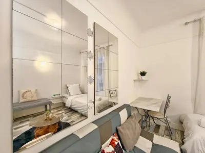 Un ou plusieurs lits dans un hébergement de l'établissement Well-Located Studio near Montparnasse withElevator