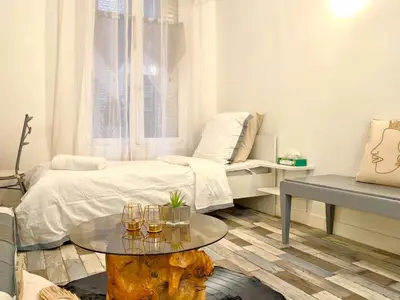 Coin salon dans l'établissement Well-Located Studio near Montparnasse withElevator
