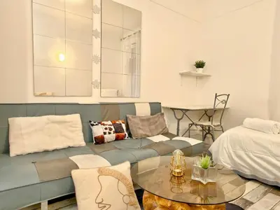 Coin salon dans l'établissement Well-Located Studio near Montparnasse withElevator