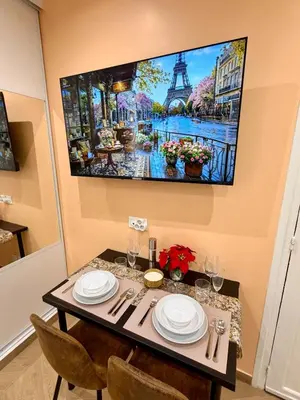 Télévision ou salle de divertissement dans l'établissement Bright Apartment in Paris Center Butte aux Cailles Metro 7 & 14