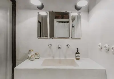 Salle de bains dans l'établissement Beautiful Parisian apartment full of light