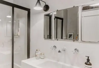 Salle de bains dans l'établissement Beautiful Parisian apartment full of light