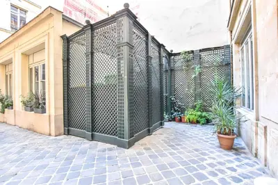 Plan de l'établissement Rare Golden Triangle Amazing 1BR with Terrace Office - BAIL MOBILITE