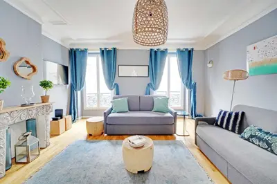 Coin salon dans l'établissement Comfortable Apartment 1BR 4P - Champs Élysées