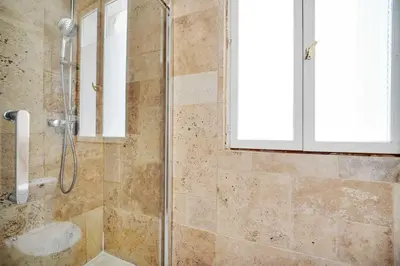 Salle de bains dans l'établissement Comfortable Apartment 1BR 4P - Champs Élysées