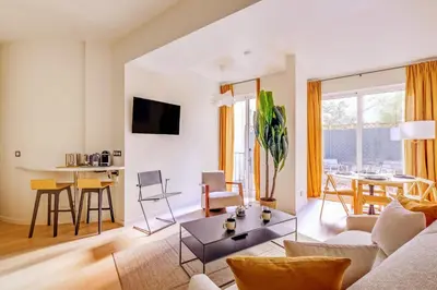 Télévision ou salle de divertissement dans l'établissement Modern apartment - 1BR - 4P terrace - Invalides