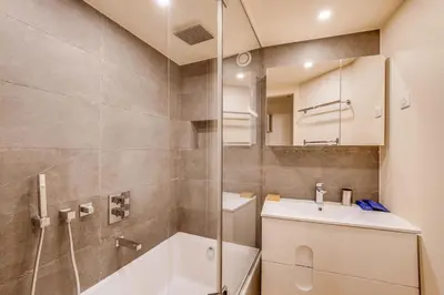 Salle de bains dans l'établissement Modern apartment - 1BR - 4P terrace - Invalides