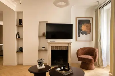 Télévision ou salle de divertissement dans l'établissement Design Apartment a c 3BR 8P - Notre Dame
