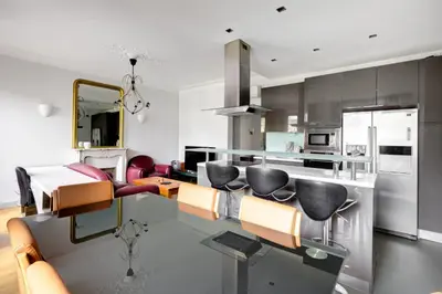 Cuisine ou kitchenette dans l'établissement Ecrin Design - 2BR Climatise et Equipe