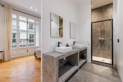 Salle de bains dans l'établissement Elegant and Spacious 4-Bedroom Apartment in Paris 16th