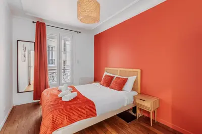 Un ou plusieurs lits dans un hébergement de l'établissement Tres Bel appartement 6P plein coeur du 18eme