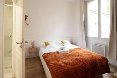Un ou plusieurs lits dans un hébergement de l'établissement Logement terrasse metro Pierre Lachaise - 3P