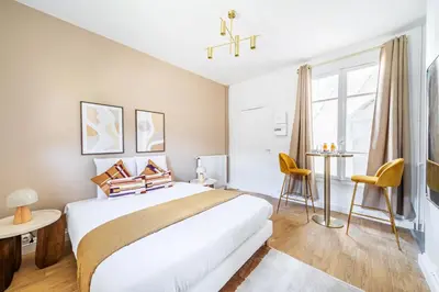Un ou plusieurs lits dans un hébergement de l'établissement Charming Studio in the Heart of Issy-les-Moulineaux
