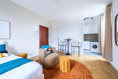 Cuisine ou kitchenette dans l'établissement Warm and Cozy Studio in the Heart of Issy-les-Moulineaux