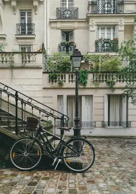 Vélo sur le terrain de l'établissement Comfortable and Quiet Studio in the Heart of Issy ou dans les environs