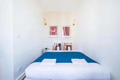 Un ou plusieurs lits dans un hébergement de l'établissement Spacious Apartment in the Heart of Issy-les-Moulineaux