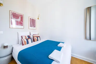 Un ou plusieurs lits dans un hébergement de l'établissement Spacious Apartment in the Heart of Issy-les-Moulineaux