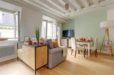 Télévision ou salle de divertissement dans l'établissement Serenty - 1BR - Pompidou & Central Paris