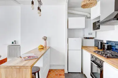 Cuisine ou kitchenette dans l'établissement Serenty - Bright 1BR Near Bastille & Marais