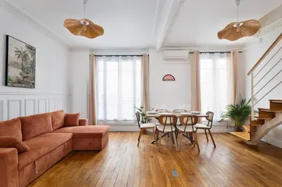 Coin salon dans l'établissement Paris Suresnes Foch La Defense Etoile Elysées