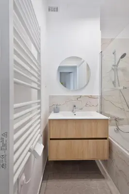 Salle de bains dans l'établissement Paris Suresnes Foch La Defense Etoile Elysées