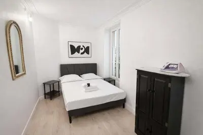 Un ou plusieurs lits dans un hébergement de l'établissement Studio Parisien grands boulevards Couple ou Solo
