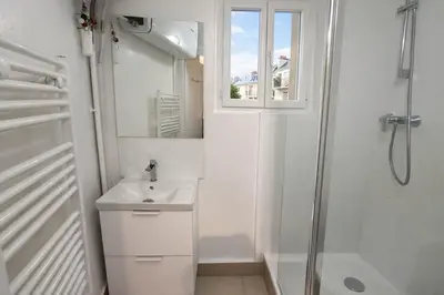 Salle de bains dans l'établissement Studio Parisien grands boulevards Couple ou Solo