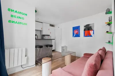 Coin salon dans l'établissement Studio design lumineux au cœur du 11e – Bastille