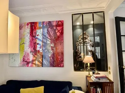 Coin salon dans l'établissement Bel appartement meublé Art Déco 2 terrasses
