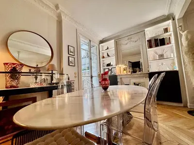 Plan de l'établissement Bel appartement meublé Art Déco 2 terrasses