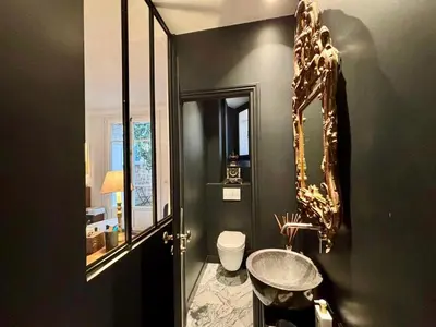 Salle de bains dans l'établissement Bel appartement meublé Art Déco 2 terrasses