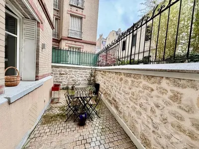 Balcon ou terrasse dans l'établissement Bel appartement meublé Art Déco 2 terrasses