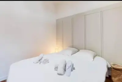 Un ou plusieurs lits dans un hébergement de l'établissement Bright Parisian apartment