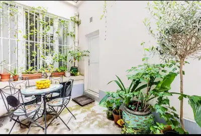 Jardin de l'établissement Bright Parisian apartment