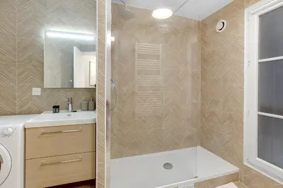 Salle de bains dans l'établissement Elegant 3-bedroom apartment near Bastille Paris