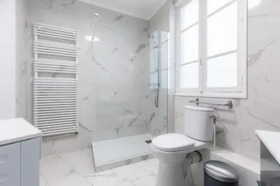 Salle de bains dans l'établissement Beautiful chic 5-room apartment in Marais & Bastille on foot