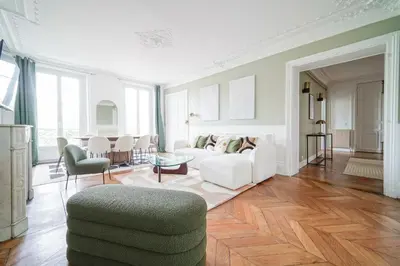 Coin salon dans l'établissement Elegant 4 BR apartment Spacious and decorated